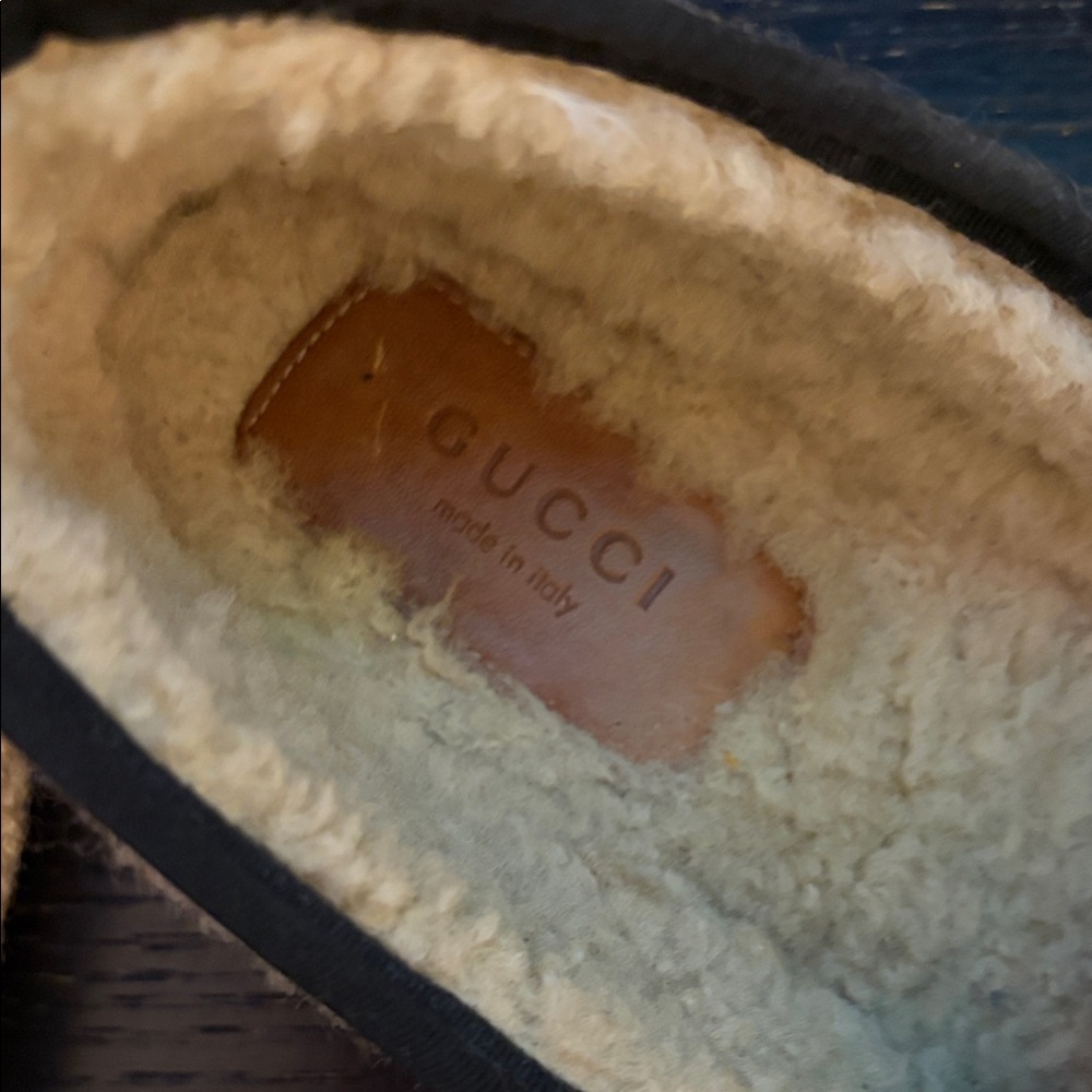 Gucci Cream and Black Shearling Loafers with Gold Bit - Picture 2 of 6